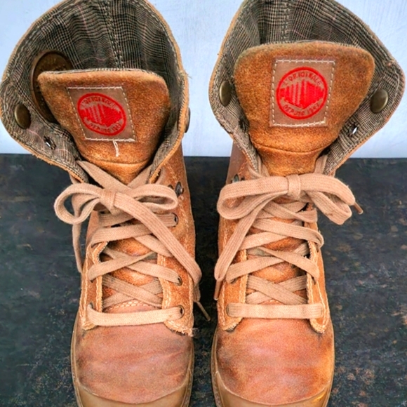 Palladium Women’s Baggy Leather Boots with Foldable Cuff - Picture 8 of 15